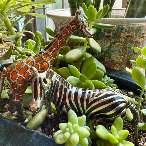 Godinger - Adorable Safari Giraffe and Zebra Salt/Pepper Shakers - Picture 2 of 7